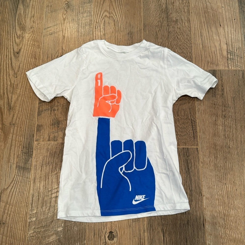 Nike Boy’s Number 1 Finger Shirt Size Extra Small